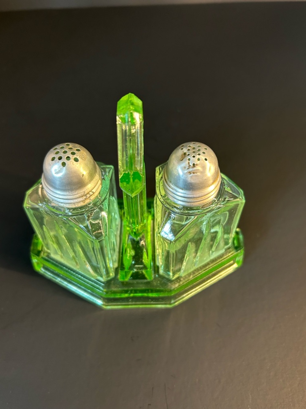 Vaseline Green Uranium Glass Salt & Pepper Shakers with Caddy Art Deco - Picture 11 of 11